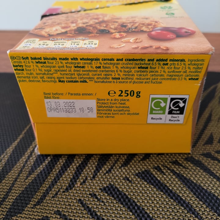 photo of belVita Soft Bakes Red Fruits shared by @stevenneoh on  15 Dec 2021 - review