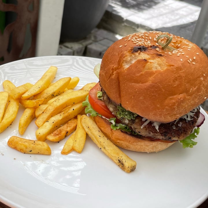 photo of The Courtyard Café Vegan burger shared by @upmyeco on  04 Dec 2022 - review