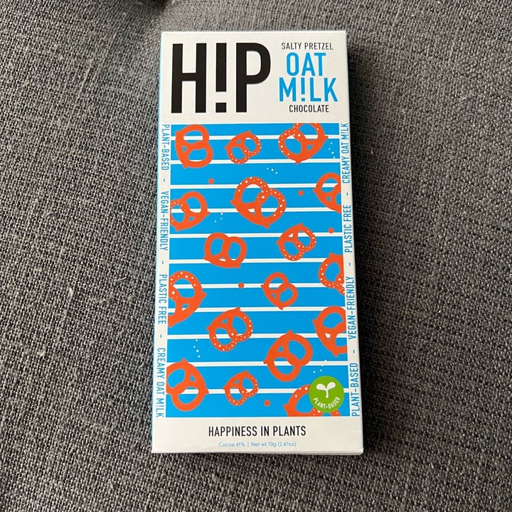 review photo of HIP Salty Pretzels Oat Milk Chocolate shared by @toastykakes on 10 Mar 2022 - review