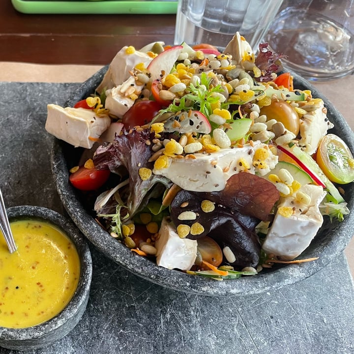 photo of Banana Verde Restaurant salada vegana shared by @rurosrmb on  09 Jul 2022 - review