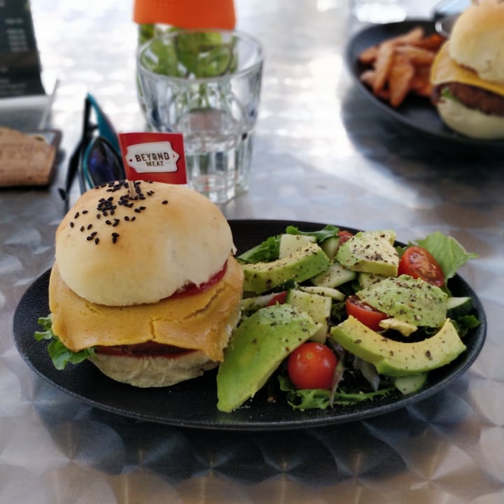 photo of The Fussy Vegan Beyond Cheese Burger shared by @sharkyy on  28 Jun 2020 - review