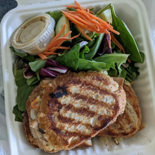 Photo du plat “American Panini + Side Salad”