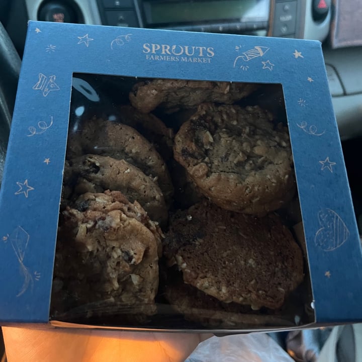 photo of Sprouts Farmers Market Oatmeal raisin cookies shared by @merylg4v on  30 Jul 2022 - review