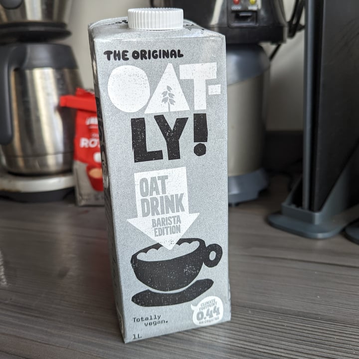 review photo of Oatly Oat Drink Barista Edition shared by @curnicle on 30 Oct 2022 - review