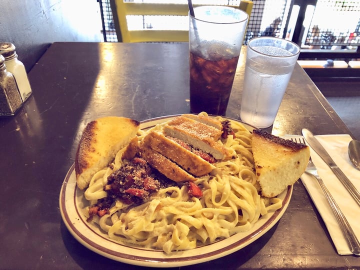 review photo of Wayward Vegan Cafe Fettuccine Alfredo shared by @taylorwinfrey on 15 Jul 2018 - review