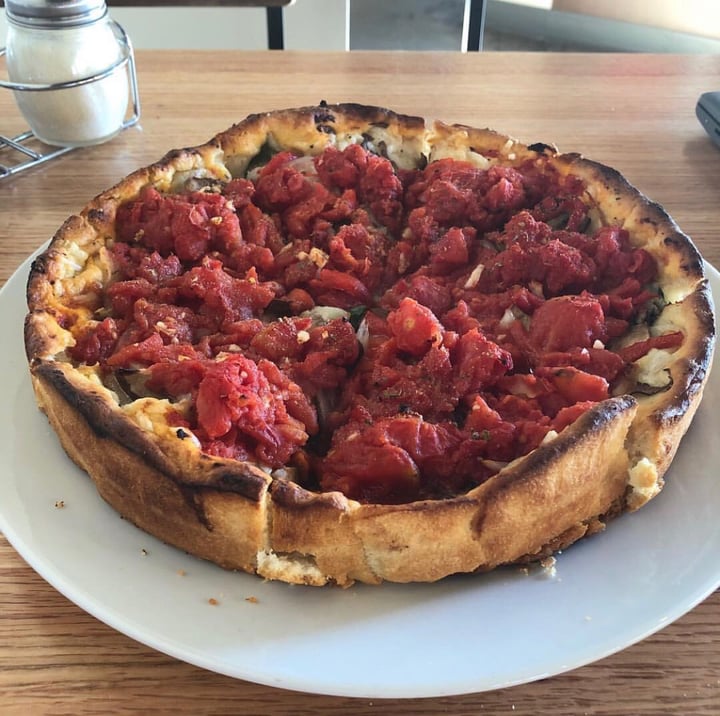 review photo of Gusto Pizza Co. Vegan Deep Dish Pizza shared by @midwestrogue on 23 Apr 2019 - review