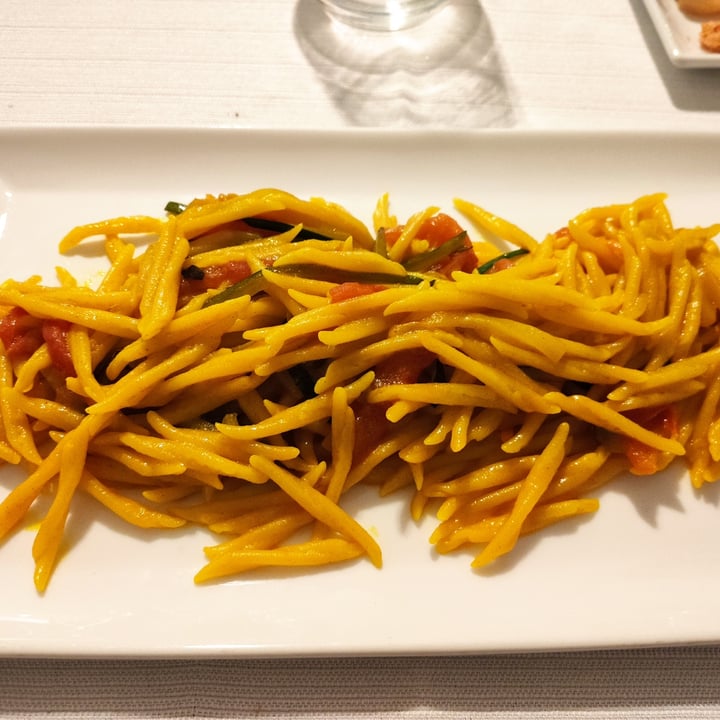 review photo of Sobremesa Trofie Con Verdure Alla Julienne E Curcuma shared by @fitsabit on 24 Nov 2021 - review