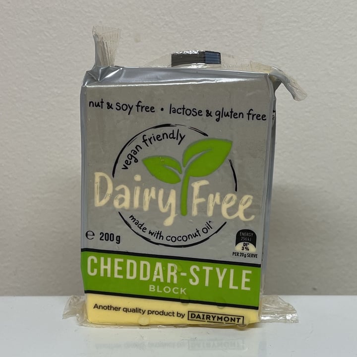 photo of Dairymont Cheddar Style Block shared by @veganadam on  04 May 2022 - review