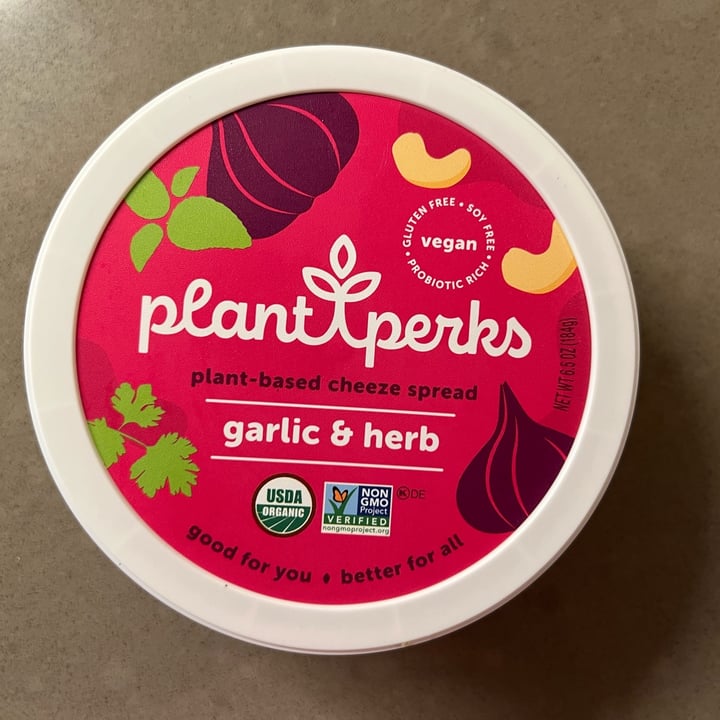 photo of Plant Perks Plant-Based cheese Spread Garlic & Herb shared by @berryveganplanet on  15 Sep 2022 - review