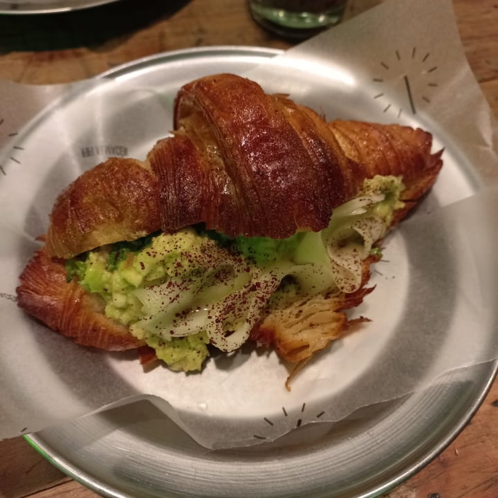 photo of Fifi Almacén Croissant Relleno Con Palta shared by @mirianmaza on  11 Dec 2021 - review