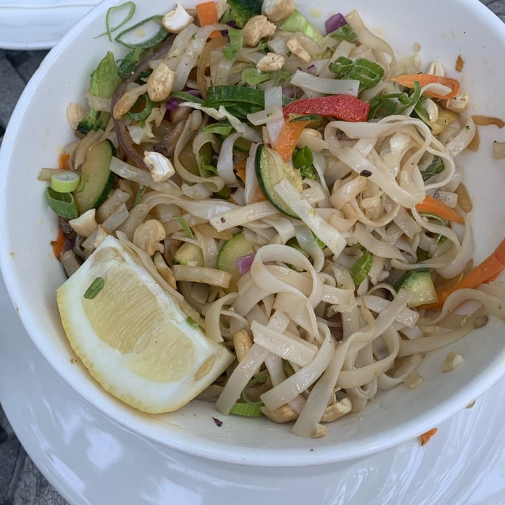 review photo of De Noordhoek Lifestyle Hotel Vegan Pad Thai shared by @varivegan on 09 Jan 2022 - review