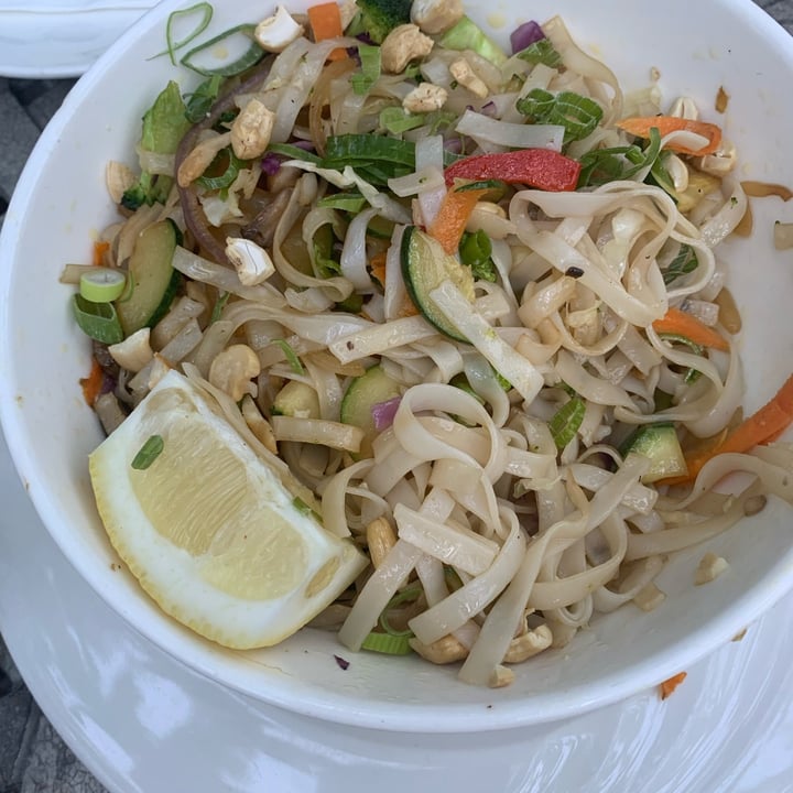 photo of De Noordhoek Lifestyle Hotel Vegan Pad Thai shared by @varivegan on  09 Jan 2022 - review