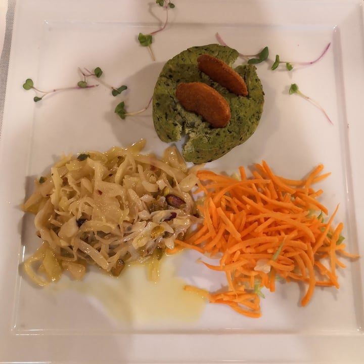 photo of Ristorante Vegano Biologico La Lanterna MOUSSE DI TOFU E BIETA COSTA CON SEDANO RAPA CROCCANTE E CAVOLO CAPPUCCIO AI PISTACCHI shared by @redape on  17 Jan 2022 - review