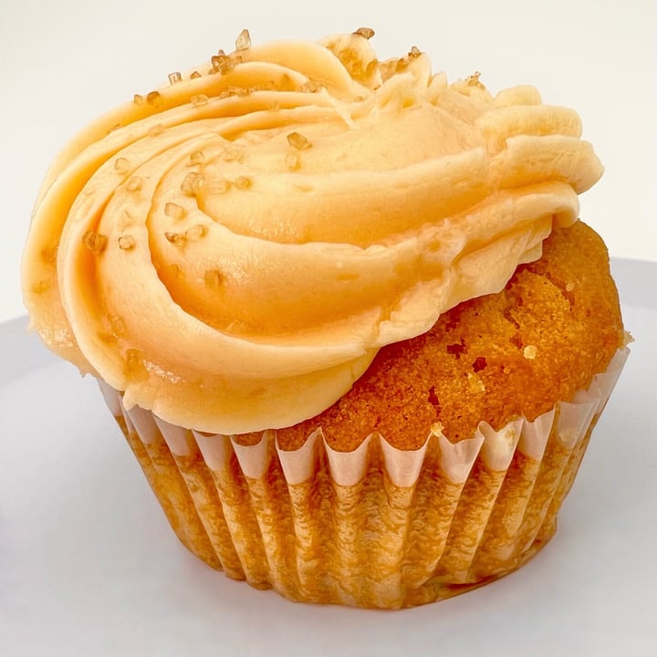 photo of Black Water Bar Creamsicle Cupcake shared by @pdxveg on  05 Oct 2022 - review