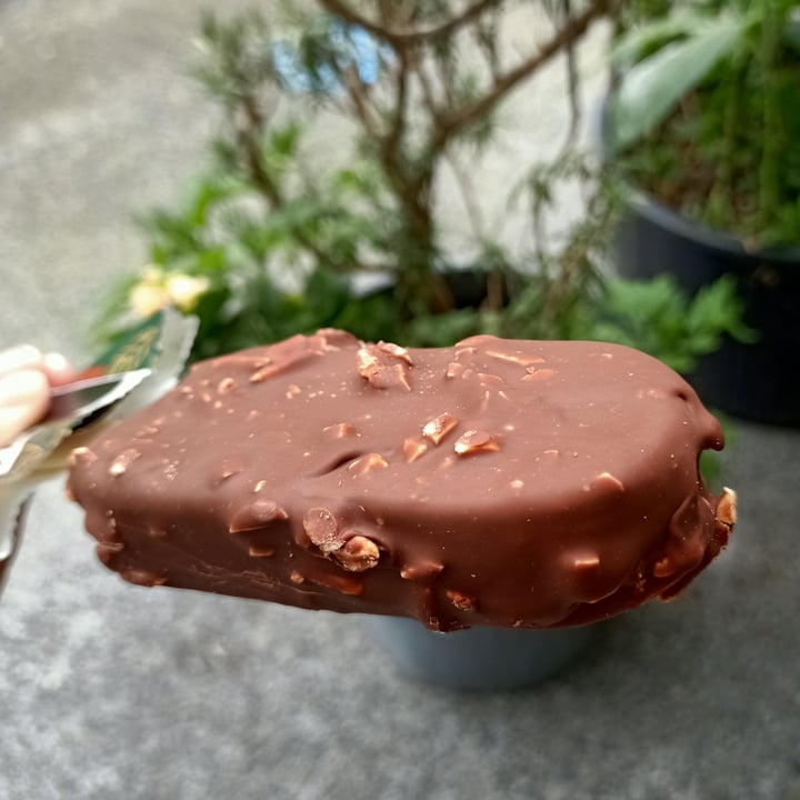 photo of Magnum Magnum Vegan Almond shared by @weeney on  06 Oct 2021 - review