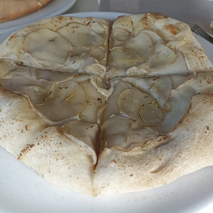 photo of Mudrá Pizza Bianca shared by @martinaber on  19 Aug 2022 - review
