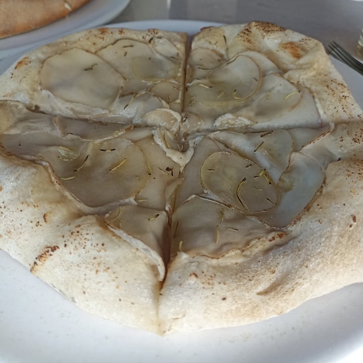 review photo of Mudrá Pizza Bianca shared by @martinaber on 19 Aug 2022 - review