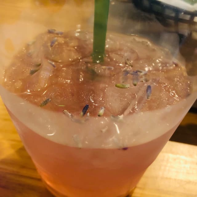 菜肴“Lavender Lemonade”的照片