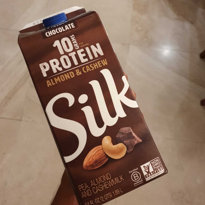 photo of Silk Chocolate Pea Almond and Cashewmilk shared by @crlsrm on  11 Jun 2020 - review