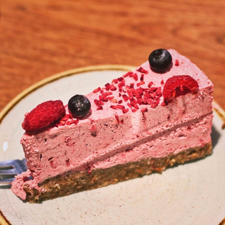 photo of Kaf Hindbær Cheesecake (Raspberry Cheesecake) shared by @spirendeveganer on  17 Oct 2019 - review