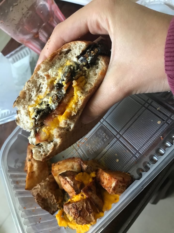 review photo of Alma Natura Hamburguesa De Hongos Con Papas Rusticas shared by @lixii on 27 Nov 2019 - review