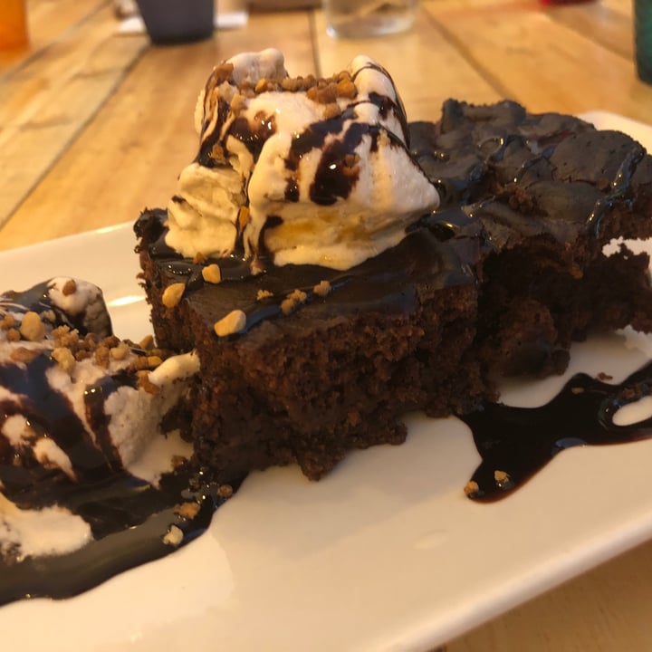 photo of Masa madre vegan food Brownie con helado shared by @nuriag on  22 Apr 2020 - review