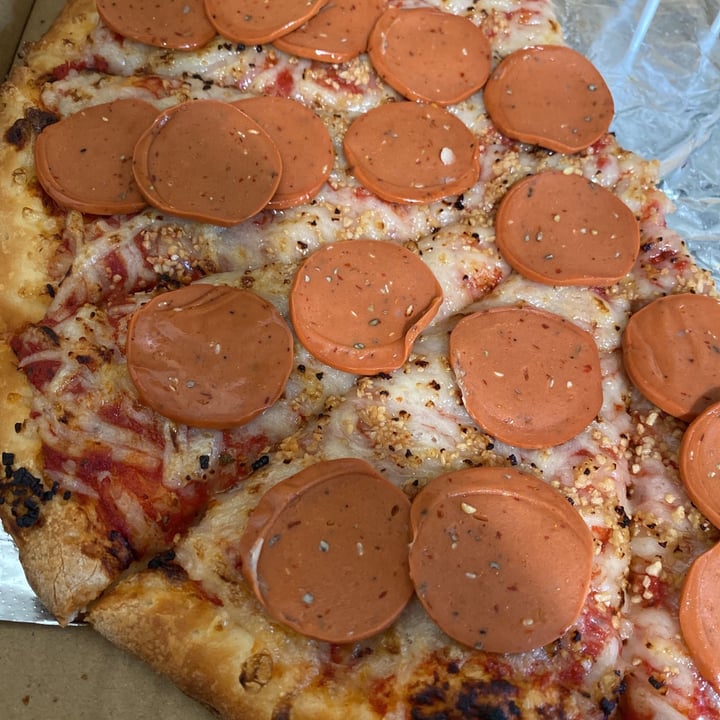 review photo of Delish Pizza Vegan Cheese Pizza shared by @greentofu402 on 28 Mar 2021 - review