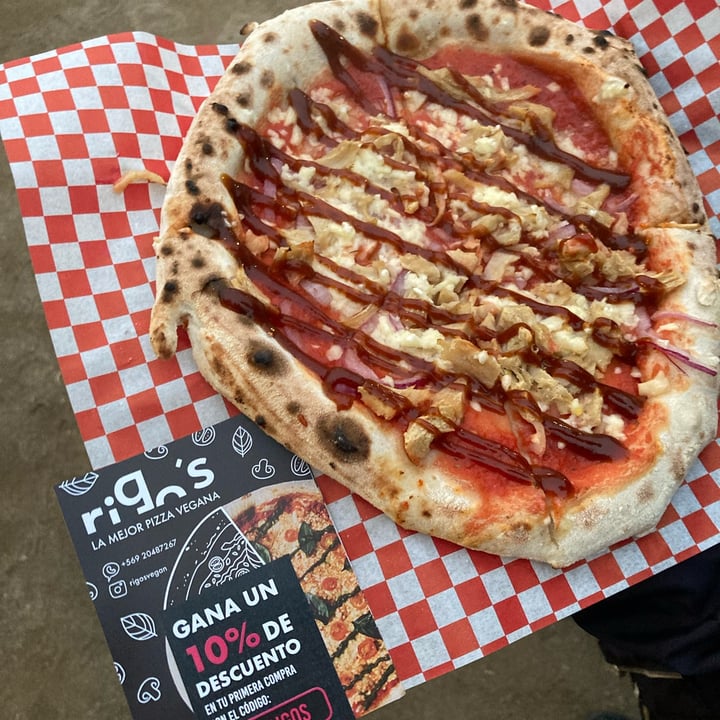 photo of Rigo's Vegan Pizza Pizza Fake Chiken BBQ shared by @mahe on  29 Jul 2022 - review