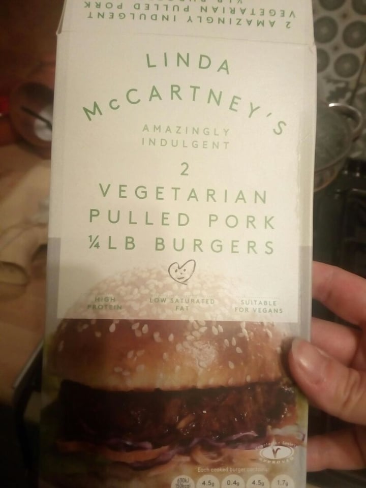 photo of Linda McCartney's 2 Vegetarian Pulled Pork 1/4lb Burgers shared by @linds91ay on  24 Feb 2020 - review