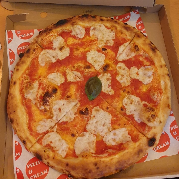 photo of Pizzis and Cream Pizza Margherita shared by @janaplantpowered on  03 Oct 2021 - review