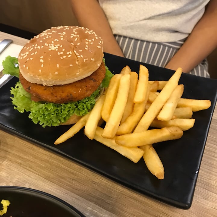 photo of GreenDot - NEX Black Pepper Soya Burger with Fries shared by @ziggyradiobear on  16 May 2019 - review