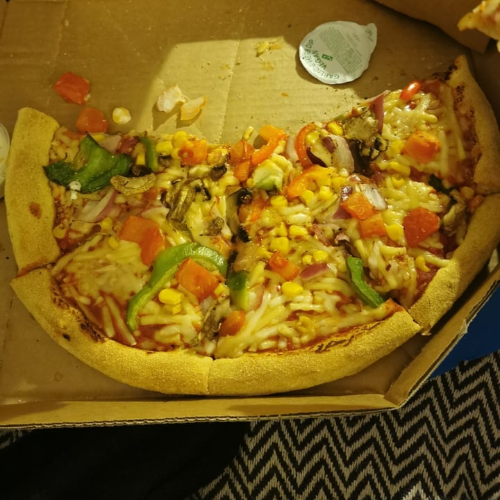 photo of Dominos Pizza Vegan Vegi Supreme shared by @lauraelizmcguire on  07 Sep 2020 - review