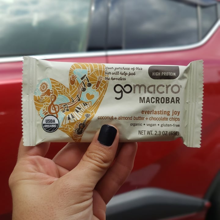 photo of GoMacro Everlasting Joy - Coconut + almond butter + chocolate chip bar shared by @ecoflightattendant on  10 Mar 2021 - review