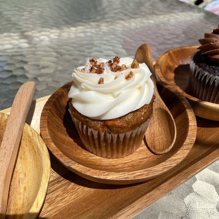 photo of Love at First Bite Bakery bunny love (vegan) shared by @yarilovezzucchini on  26 Jul 2022 - review