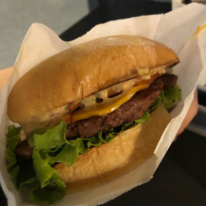 review photo of Blackout Burger Lindsay’s Beyond Cheesburger Menu shared by @aleassia on 18 Oct 2022 - review