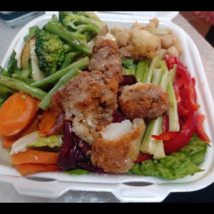 photo of Natural Vegan Buddha bowl shared by @b3titacastelan on  07 Jun 2022 - review