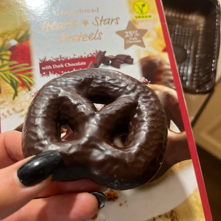 photo of Favorina Gingerbread Hearts Stars Pretzels shared by @rebeljana on  21 Oct 2022 - review