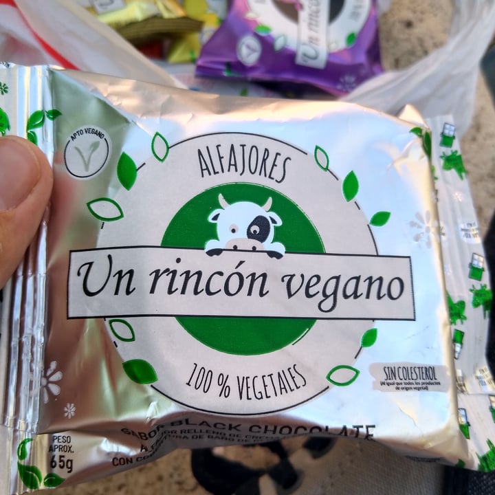 photo of Un Rincón Vegano Alfajor Black Chocolate shared by @eleonora22indie on  26 Aug 2021 - review