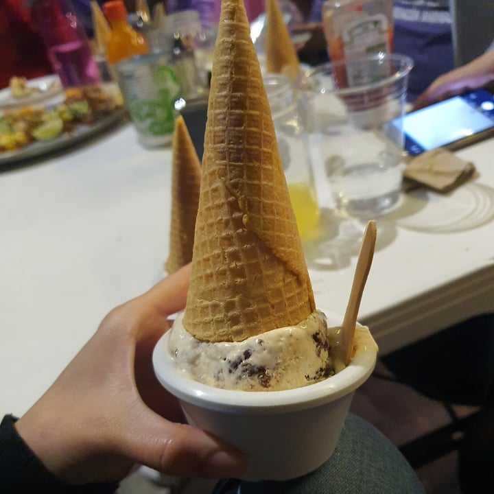 photo of Salvaxe Helado de vainilla Y Brownie shared by @menny on  25 Apr 2021 - review
