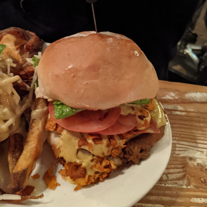 photo of MeeT in Gastown Double Double shared by @mdsingleton on  25 Nov 2021 - review