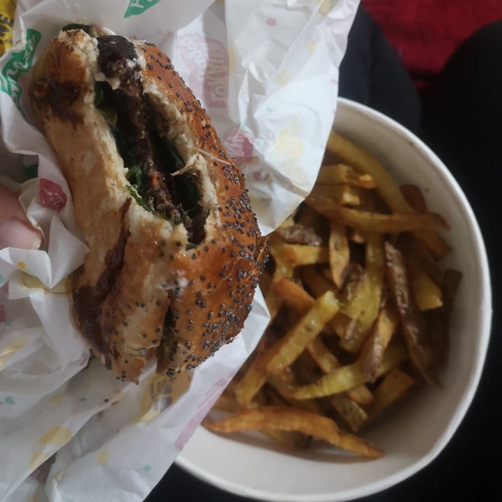 photo of Submarine Burger Radnička Superfood Vegan shared by @alminjo on  09 Feb 2022 - review