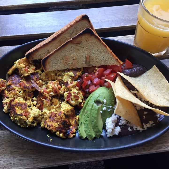 photo of Café Vegetal Tofu a la mexicana shared by @zullybee on  17 Jan 2022 - review