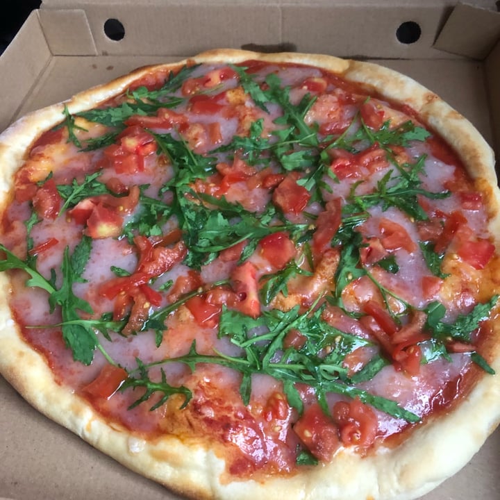 photo of PIZZA RAVAL Pizza Vegana Tomate y Rúcula shared by @beardandjays on  16 Oct 2022 - review