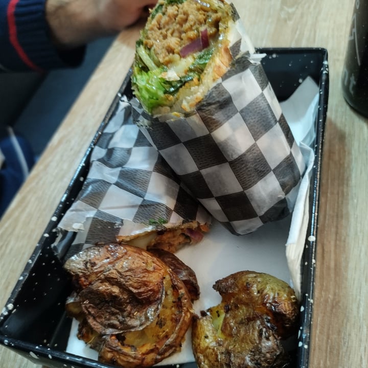 photo of Mönt take away Burrito Vegan shared by @danicanti on  01 Apr 2022 - review