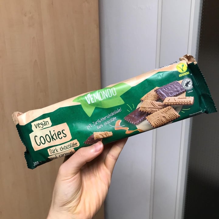 photo of Vemondo Vegan Cookies Dark Chocolate and Caramel shared by @addictedtopeas on  20 Sep 2022 - review
