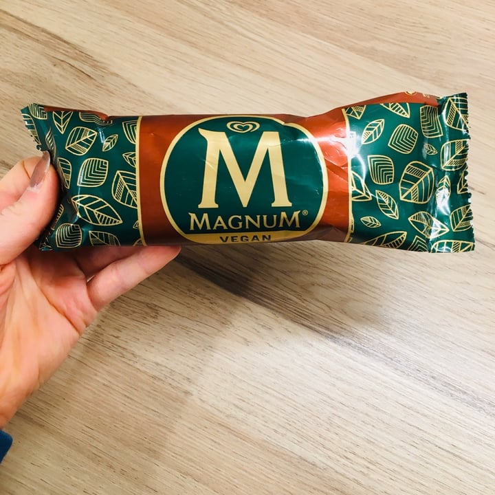 photo of Magnum Magnum Vegan Almond shared by @yumpeacehappiness on  17 Apr 2020 - review