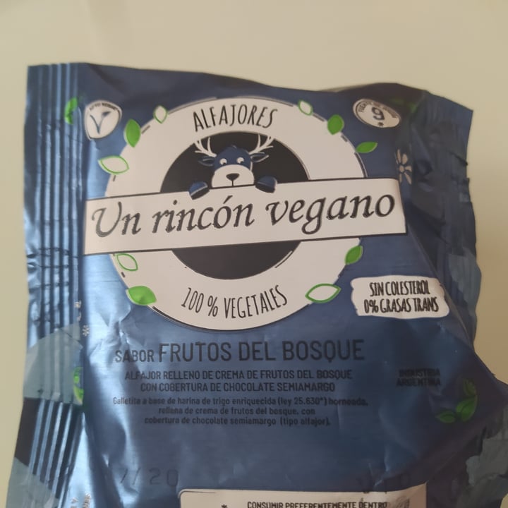 photo of Un Rincón Vegano Alfajor de Frutos del Bosque shared by @juchambon on  23 May 2020 - review