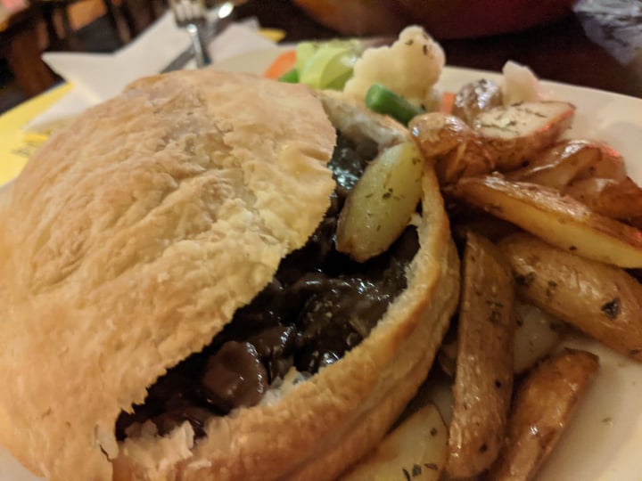 photo of The Gardener's Arms Medley Mushroom Pie shared by @alokparna on  27 Feb 2020 - review
