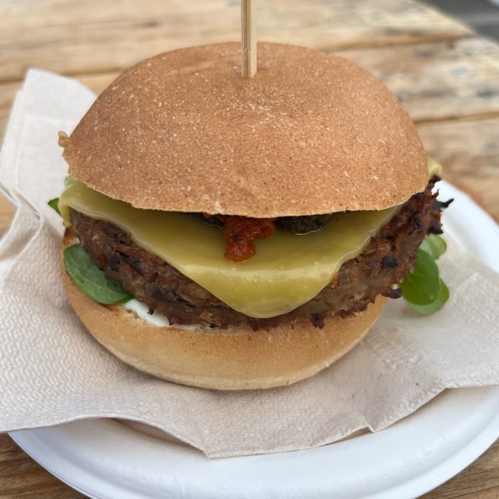 review photo of Van Ver Burger Mulingiano shared by @svevasapino on 10 Jul 2022 - review