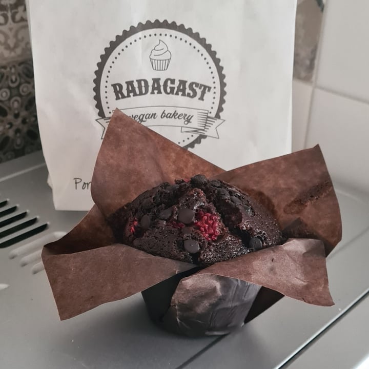 photo of Radagast Vegan Bakery Muffin Cioccolato E Lamponi shared by @martaeffe on  11 Feb 2022 - review